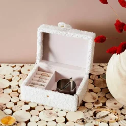 Boite a bijoux bouclette creme 11x15xh8cm