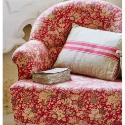 Fauteuil crapaud floral en coton rouge et pin - Margot