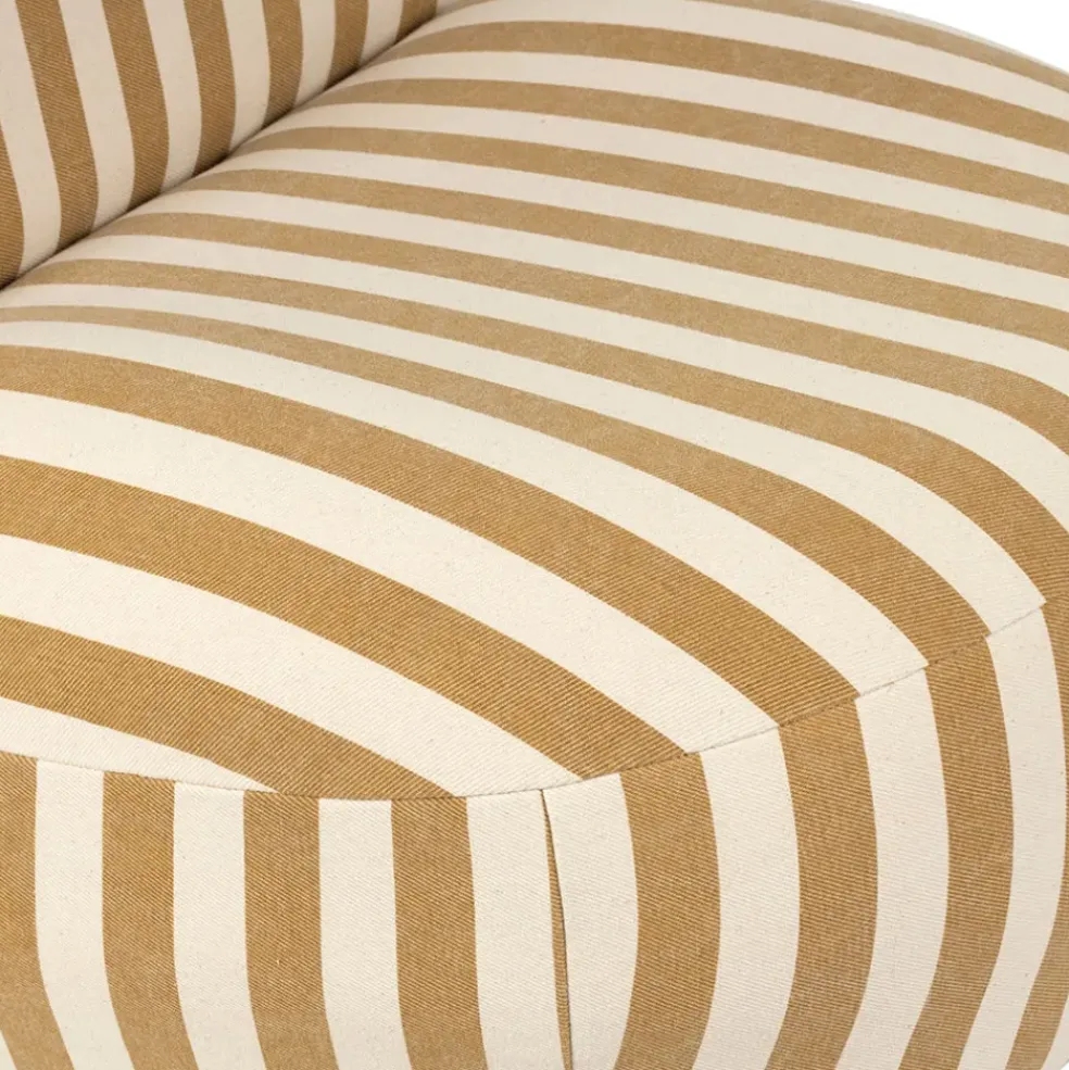 Fauteuil rayé en coton camel et bois d'hévéa - Belly