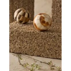 Lot de 6 boules décoratives en résine brun et ivoire d10cm - Karumba