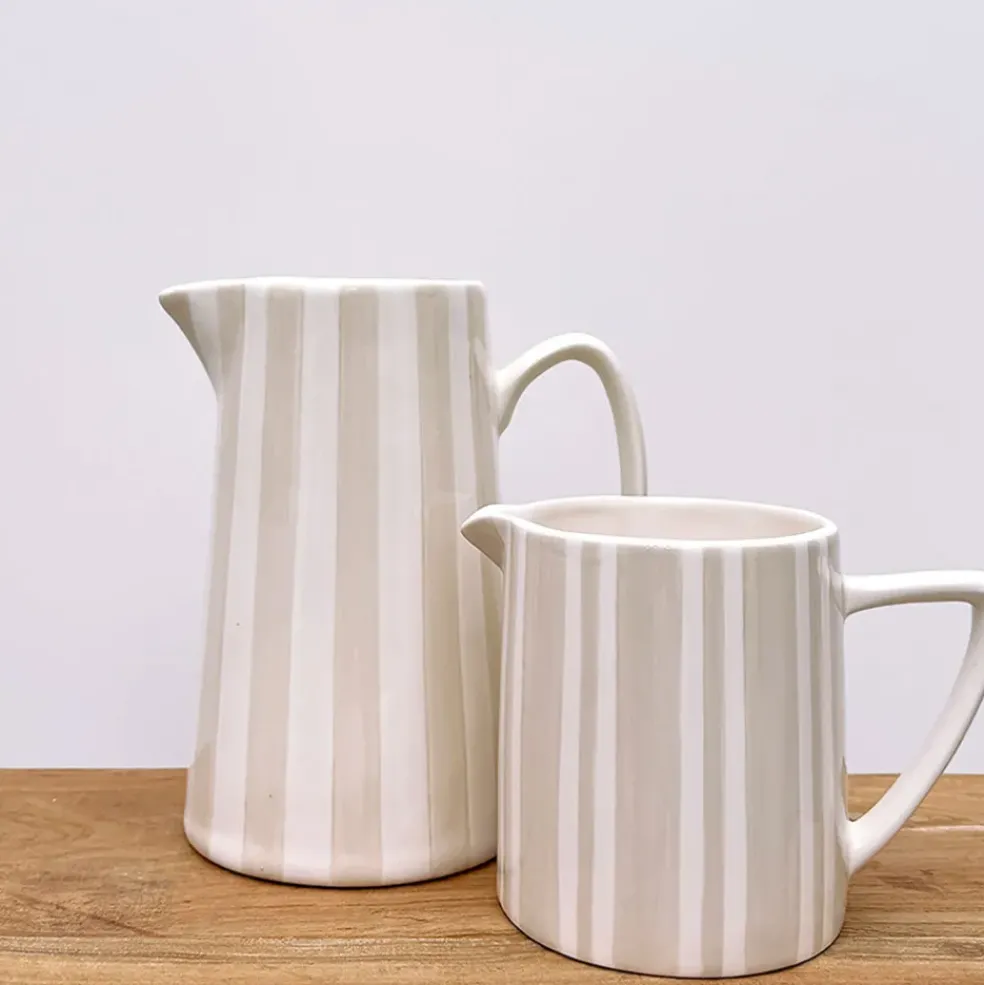 Pichet en céramique rayé blanc et sable 1L